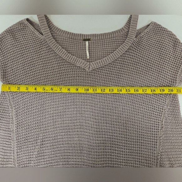 Free People Moonshine Waffle Knit Cold Shoulder Sweater in Lavender Size Medium - Picture 13 of 14